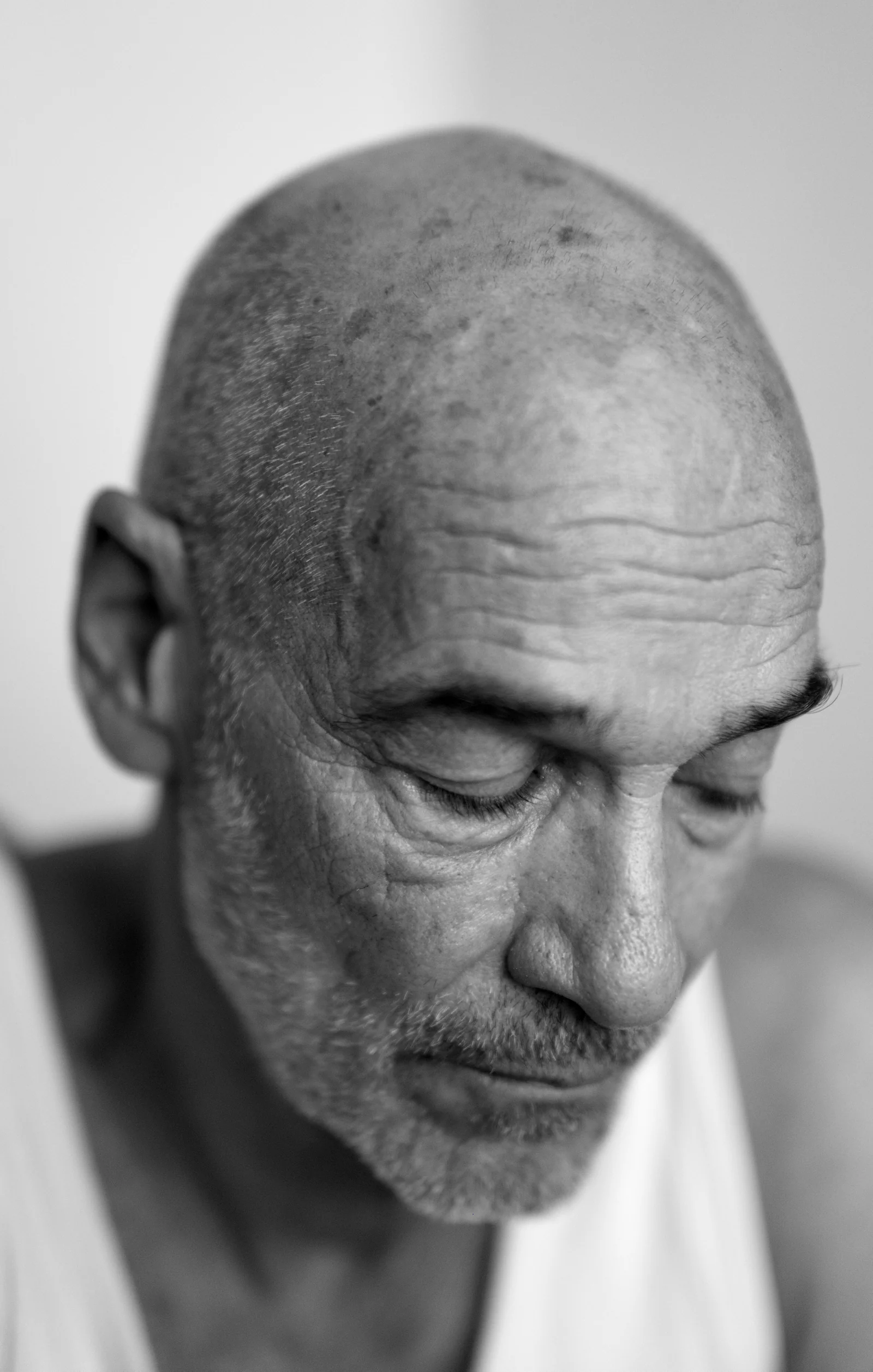 Portrait noir et blanc de Jean-Marc Barr par Studio 181